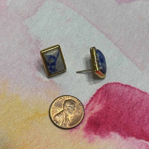 Blue/white vintage earrings 🌺 - Picture 2 of 4